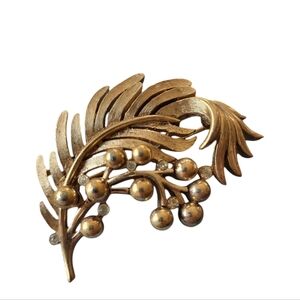 Vintage Crown Trifari Gold Tone Brooch Pin Leaf Flower Design